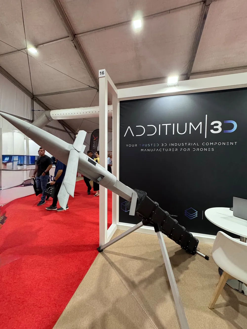 H-WING en el stand de UNVEX